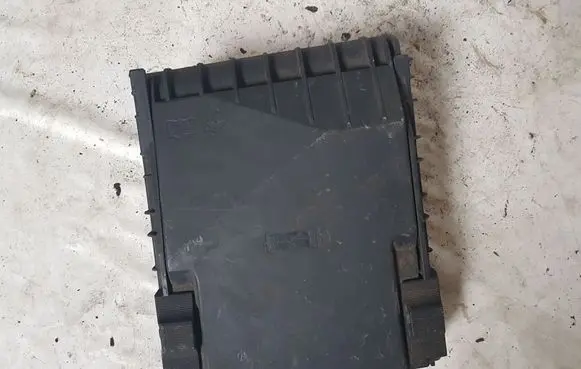 Volkswagen PASSAT B6 Battery box tray cover/lid 1K0937132