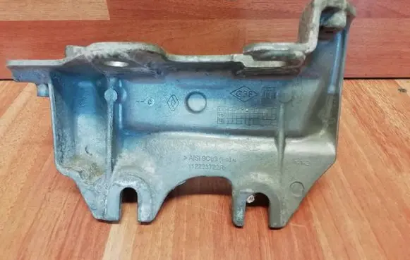 Renault Zoe Gearbox mounting bracket 112223722R 112221884R
