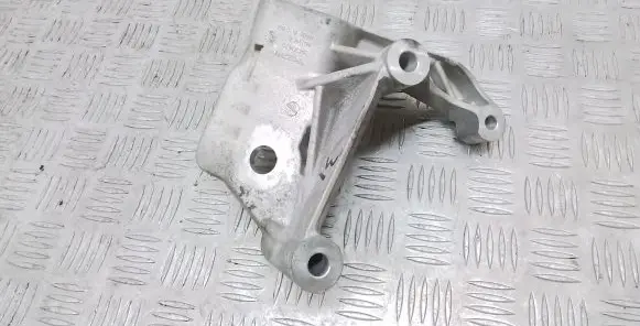 Volvo XC90 Engine mounting bracket 31430470