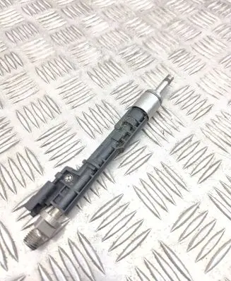 BMW 7 F01 F02 F03 F04 Fuel injector 7599876