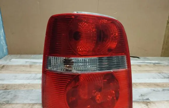 Volkswagen Touran I Rear/tail lights 1T0945111 1T0945111E