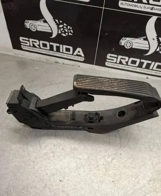 Mercedes-Benz S W220 Accelerator throttle pedal A2203000104