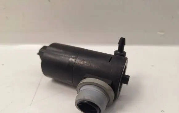 Toyota Auris 150 Windscreen/windshield washer pump 8533002040
