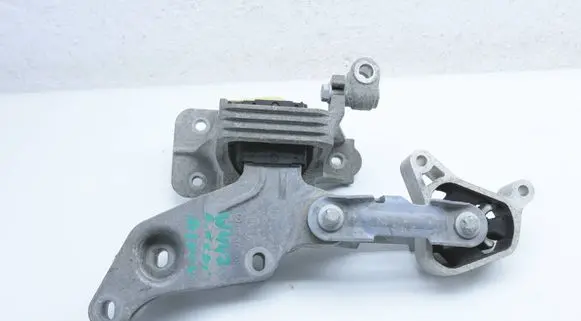 Mercedes-Benz Vito Viano W447 Engine mount bracket A4472410713 326E56 26020122