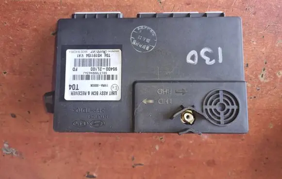 Hyundai i30 Antenna control unit 954002L100
