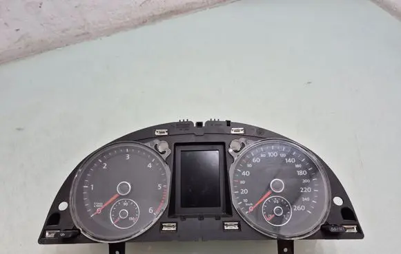 Speedometer (instrument cluster)