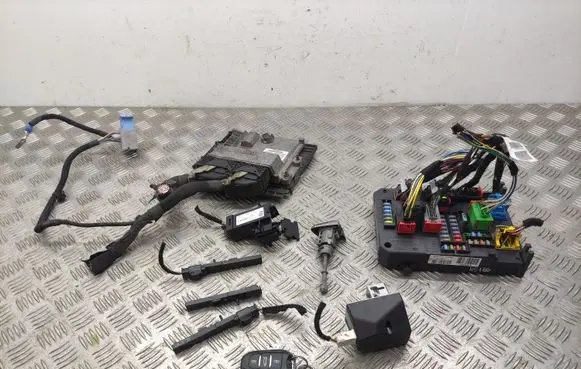 Citroen C4 Grand Picasso Engine ECU kit and lock set 9804828580 9806687980
