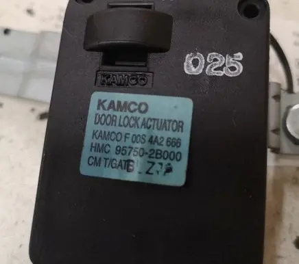 Hyundai Santa Fe Tailgate boot lock/latch motor 957502B000