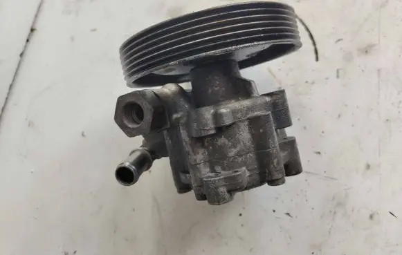 Citroen Xsara Picasso Power steering pump 9640830580