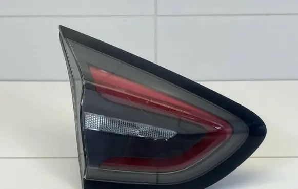Tailgate rear/tail lights