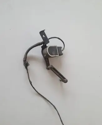BMW M4 F82 F83 Rear air suspension level height sensor 6860843 25916010 ABE52150