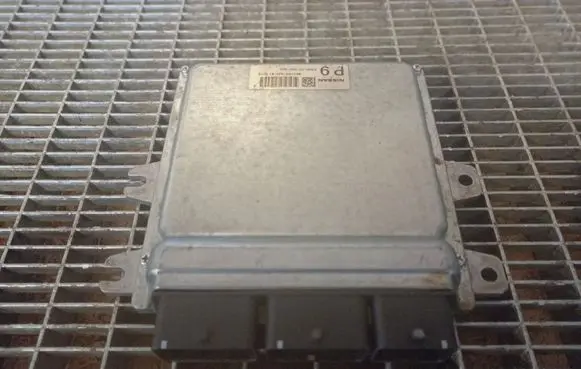 Infiniti FX Air suspension control unit module (rear) MEC100620B18215 VQ35