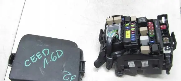 KIA Ceed Fuse box set