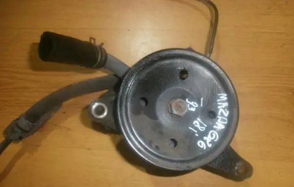 Mazda 626 Power steering pump 64083038 g06t32650a