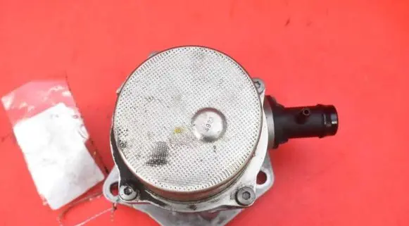 Nissan Qashqai Vacuum pump 146505272R