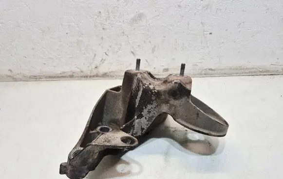 Audi A6 S6 C6 4F Engine mounting bracket 4F0199352E