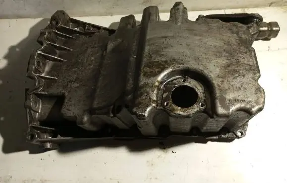 Audi A4 S4 B7 8E 8H Oil sump 03G103603J 03G103601