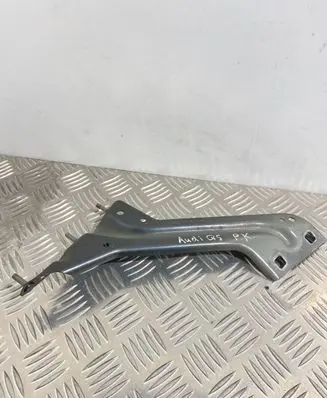 Audi Q5 SQ5 Fender mounting bracket 8R0821135