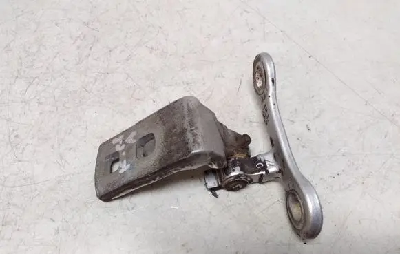 Opel Vectra C Front door lower hinge 