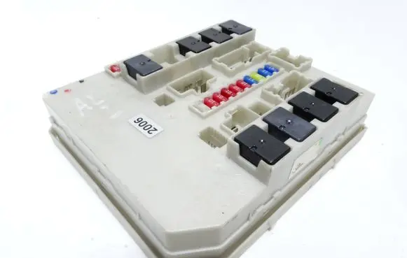 Renault Clio III Fuse box set 233293C