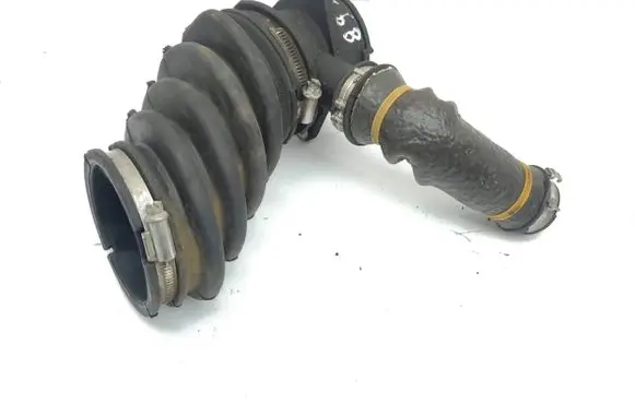 Volvo S60 Air intake hose/pipe AV616C784AE