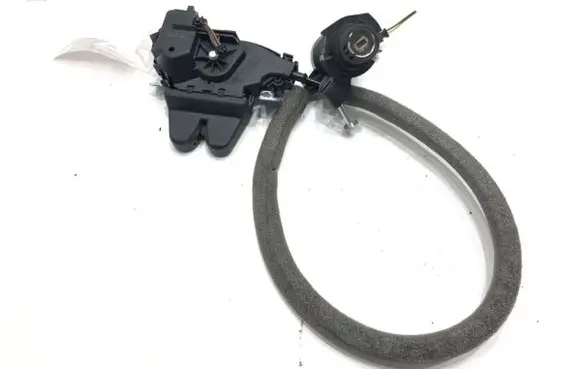 Mercedes-Benz E W212 Tailgate exterior lock A2047500185
