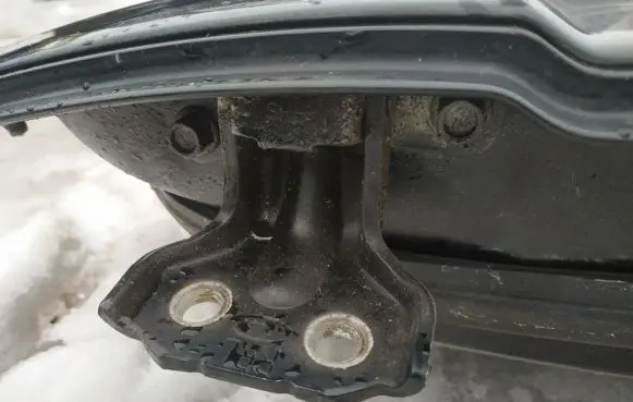 KIA Sorento Rear door lower hinge