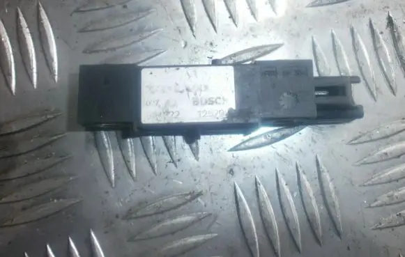 Volvo S80 Airbag deployment crash/impact sensor