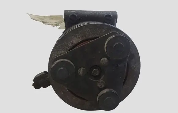 Volvo V70 Air conditioning (A/C) compressor (pump)