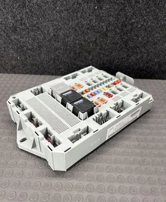 Jaguar XF X250 Fuse module 7340955340 8X2T14B476BF 8X2T14B476