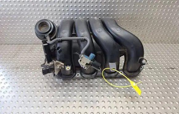 Toyota Avensis T270 Intake manifold