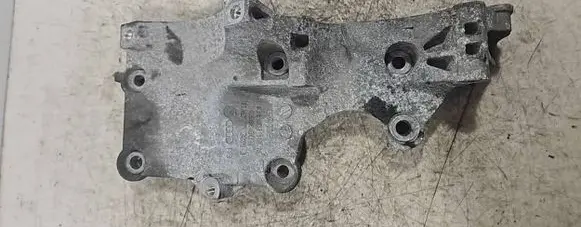 Volkswagen Golf IV Engine mounting bracket R038903143