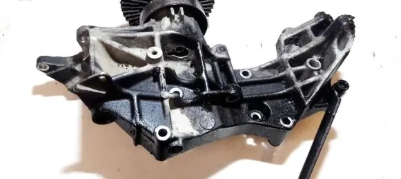 Audi A4 S4 B5 8D Engine mounting bracket 058145523D