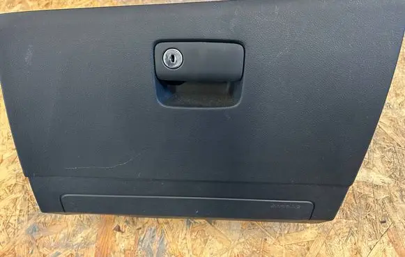 Mercedes-Benz CLA C117 X117 W117 Glove box