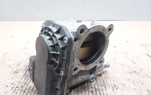 Toyota Auris 150 Throttle valve 220300T050