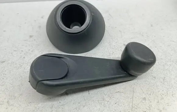 BMW 1 E81 E87 Rear door window winding handle 51328122503 7118898 8122503