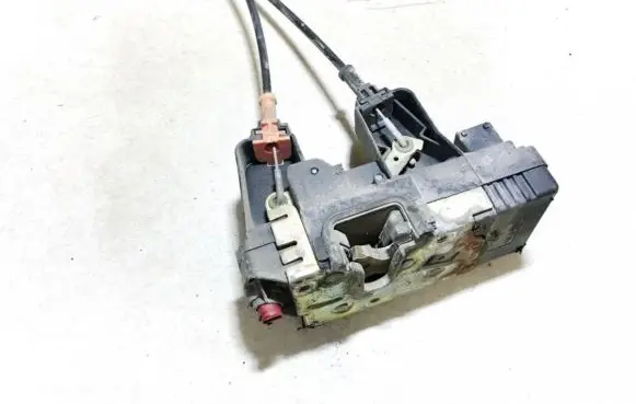 Opel Astra G Rear door lock 90561156