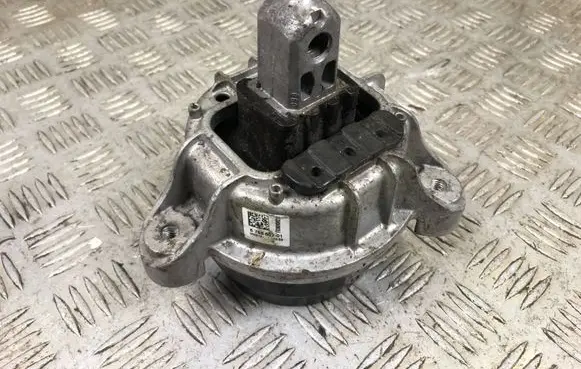 BMW 5 F10 F11 Engine mount bracket 6785602