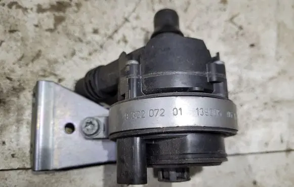 BMW 4 F32 F33 Electric auxiliary coolant/water pump 914735905 A0005001486 9322072