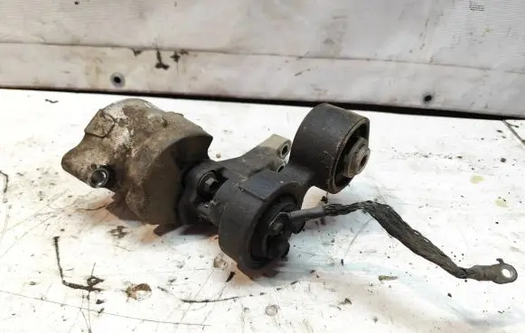 Honda Accord Engine mounting bracket