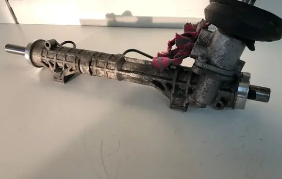 Citroen C4 I Picasso Steering rack 6820000084