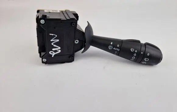 Renault Clio IV Wiper control stalk E1109573