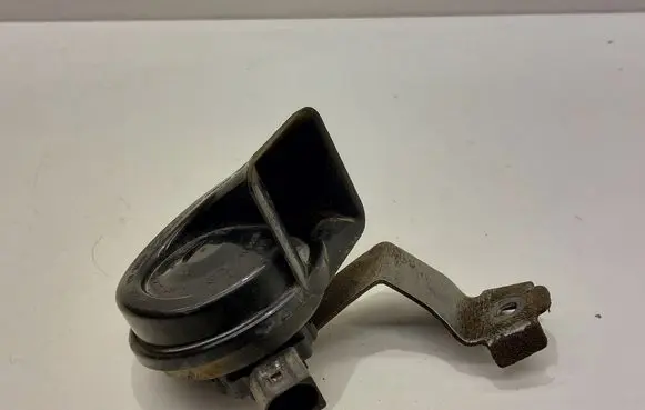 Volkswagen Jetta VI Horn signal 3881157 703881157