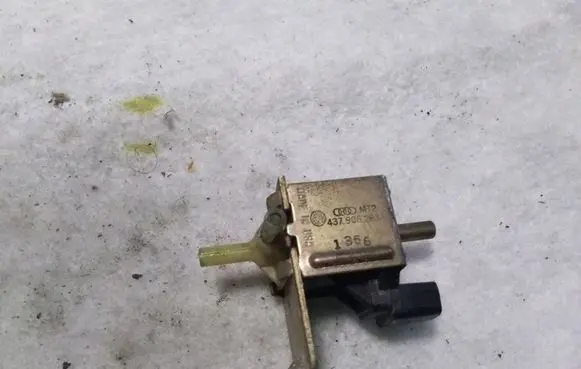 Audi A6 S6 C5 4B Turbo solenoid valve 437906283A