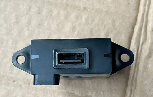 Alfa Romeo Giulia USB socket connector 1561291680
