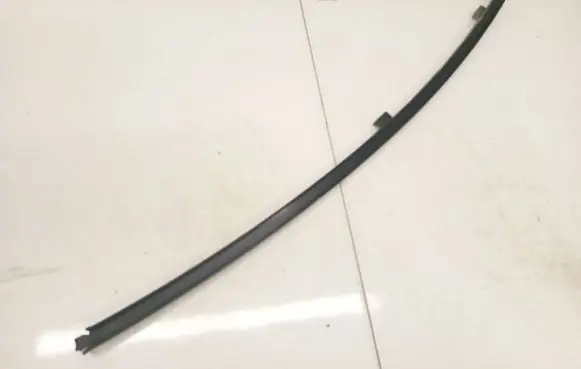 Toyota RAV 4 (XA30) Rear door glass trim molding 