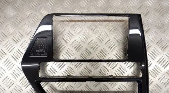 Radio/GPS head unit trim