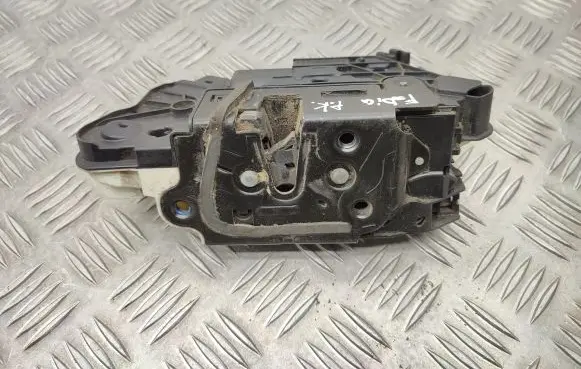 Skoda Fabia Mk2 (5J) Front door lock 1S1837015B