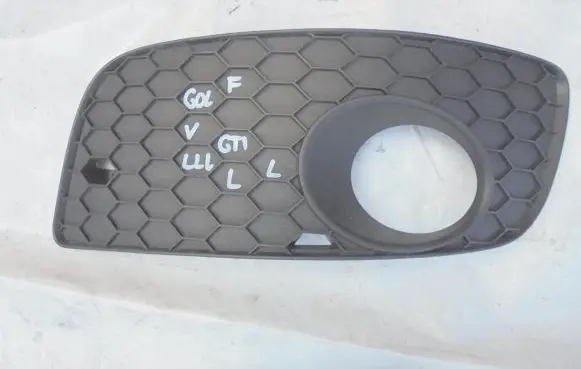Volkswagen Golf V Front bumper lower grill