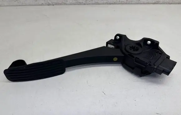 Volvo S60 Accelerator throttle pedal 30715175